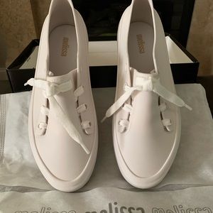 Ulitsa White Sneaker